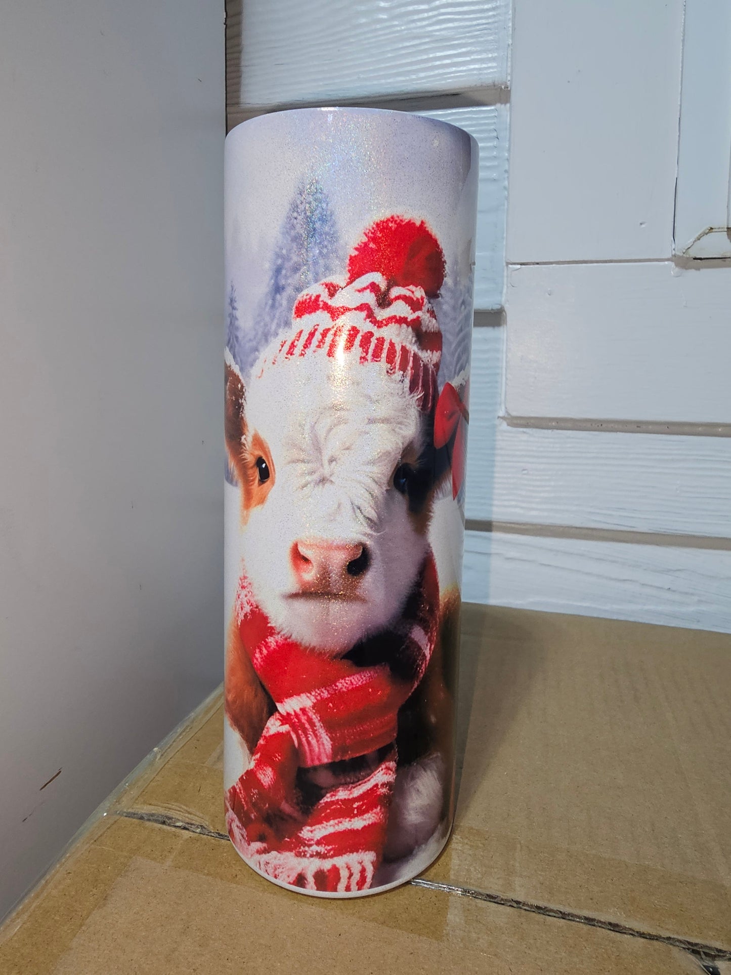 Cow with red hat, hereford calf christmas 20oz